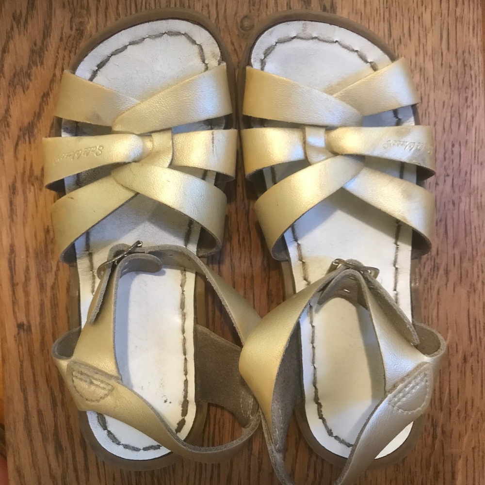 Salt water  sandals hoy golden size 11